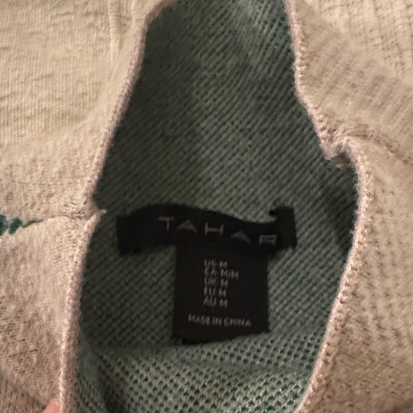 Tahari Beige and Green Knit Sweater - Picture 2 of 2